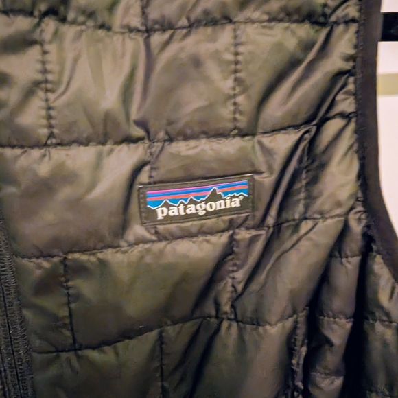 Patagonia Women's Black Quilted Vest - Picture 6 of 8